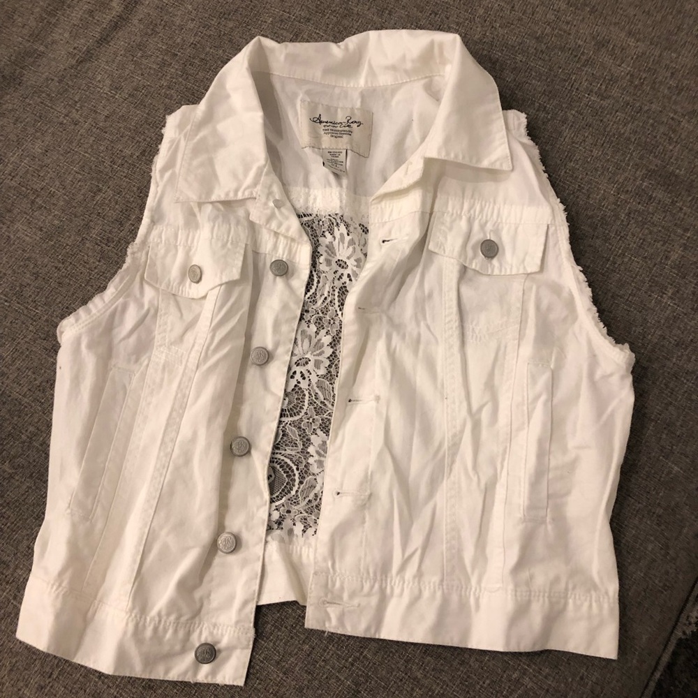 White vest